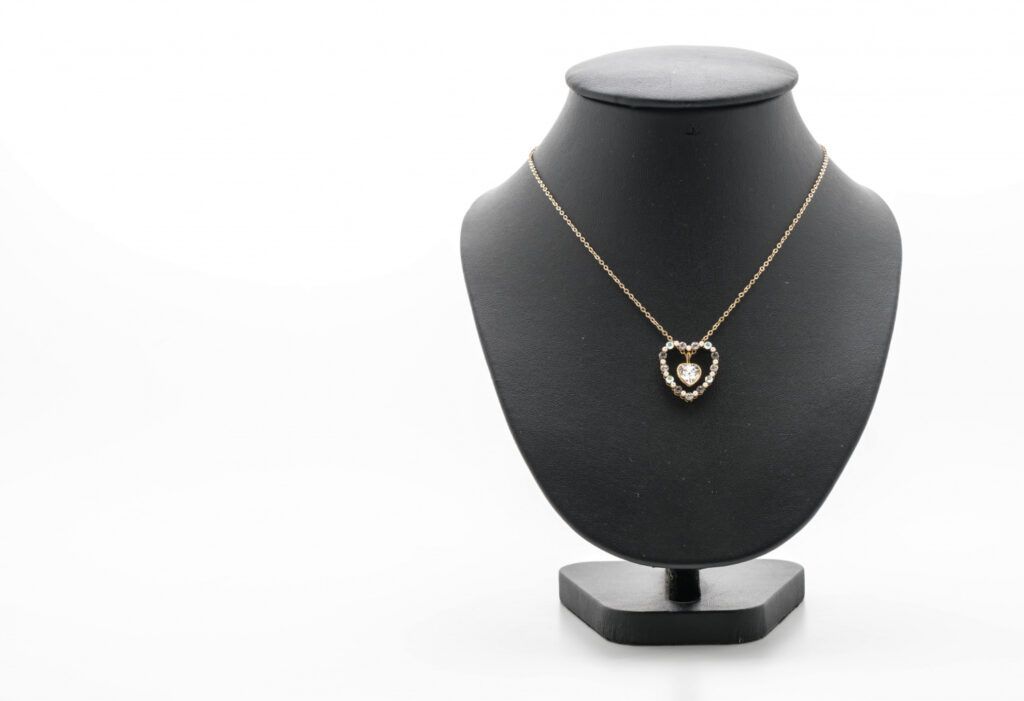 lantisor-aur-pentru-femei-din-ce-materiale